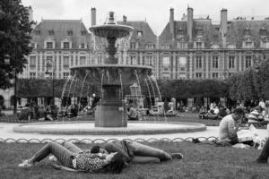 christine spring photography - people laying by a fountain